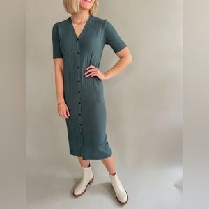 Tea n Rose Ribbed Midi Dress. Size large.